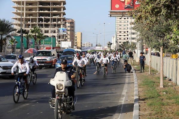 ذوي الإعاقة يشاركون في سباق للدراجات الهوائية في مدينة غزة 444
