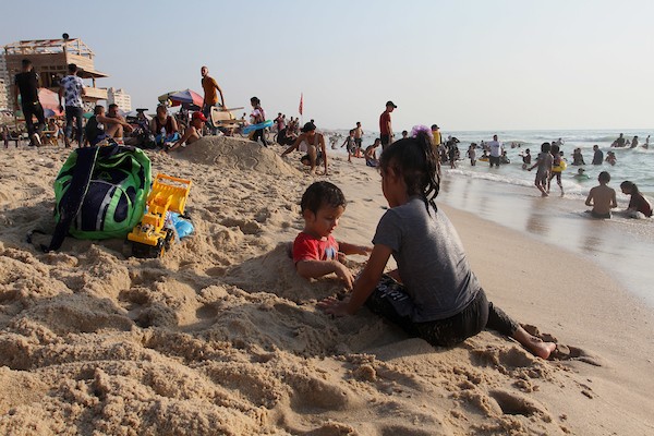 شاطئ بحر مدينة غزة 2