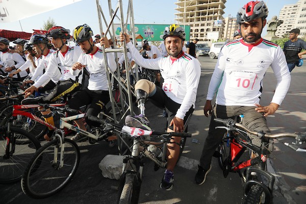 ذوي الإعاقة يشاركون في سباق للدراجات الهوائية في مدينة غزة 33