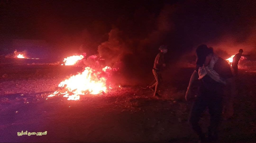 الاحتلال يطلق قنابل غاز وإنارة شرق مخيم البريج مع بدء فعاليات الإرباك الليلي