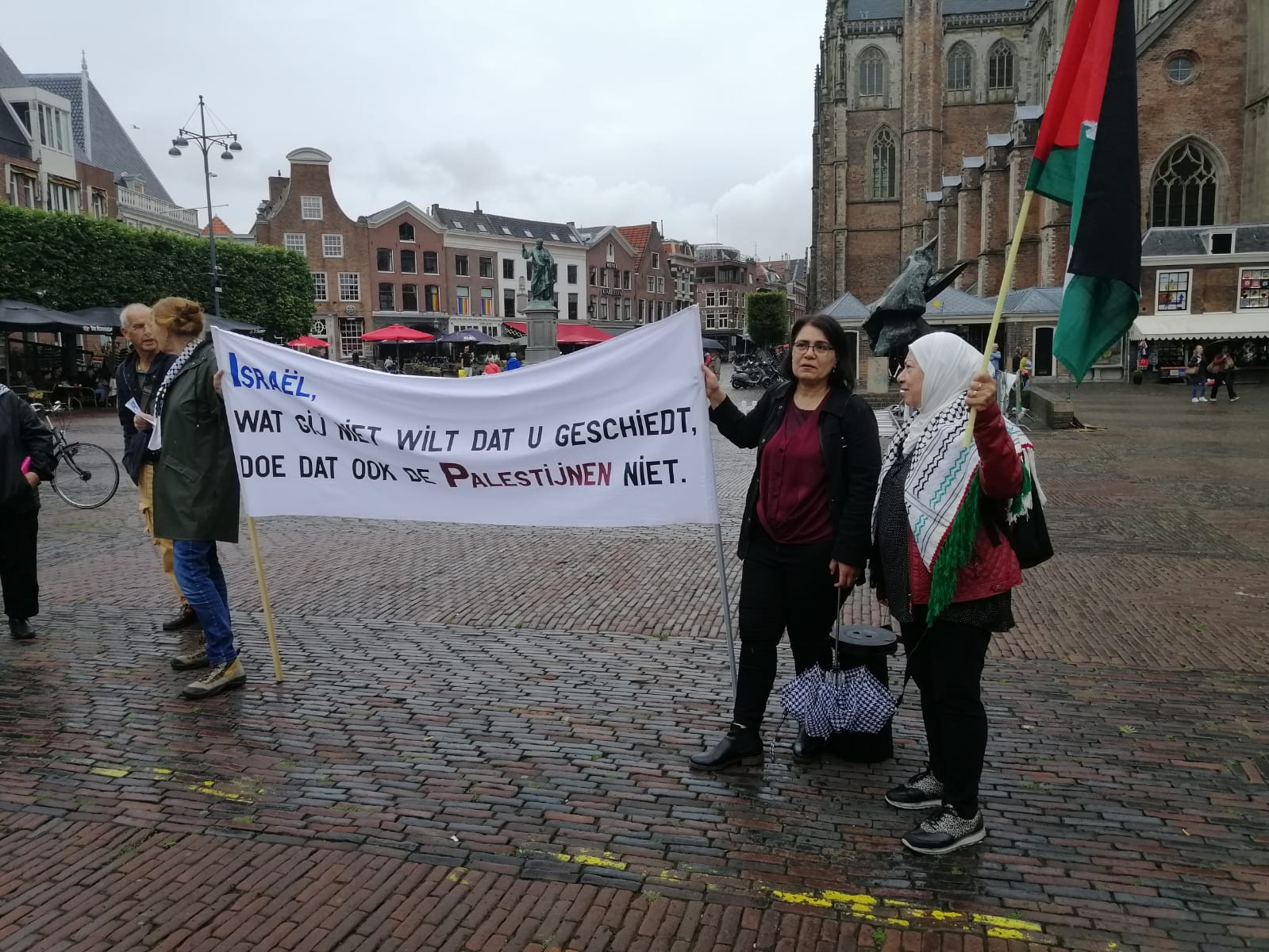 اتحاد المرأة الأوروبي الفلسطيني يشارك بالوقفة التضامنية مع الشعب الفلسطيني في هولندا2