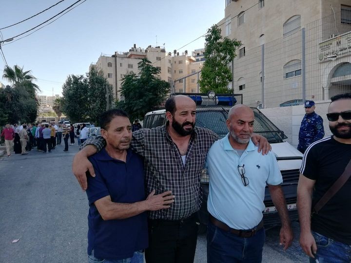 الأفراج الأن عن المعتقل الناشط الأسير المحرر #ماهر_الأخرس من أمام مركز شرطة رام الله