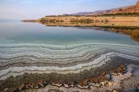 انحسار مياه البحر الميت