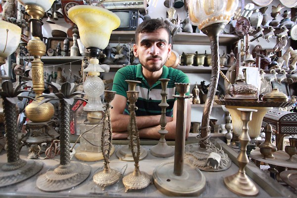 محل أنتيكة في غزة يُحارب للحفاظ على التراث الفلسطيني  17