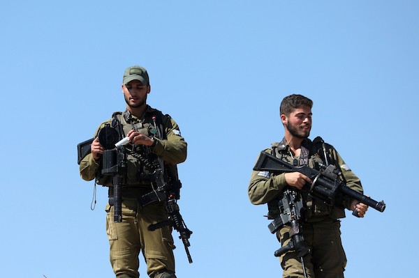 الجيش الإسرائيلي يقمع مسيرة نظمها نشطاء فلسطينيين وأجانب، ضد الاستيطان وقطع امدادات المياه على القرى الفلسطينية في الخليل