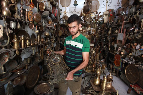 محل أنتيكة في غزة يُحارب للحفاظ على التراث الفلسطيني 3