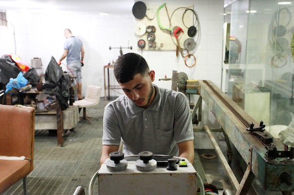 يعمل الصاغة الفلسطينيون في مصنع للذهب والمجوهرات ، شمال قطاع غزة  10