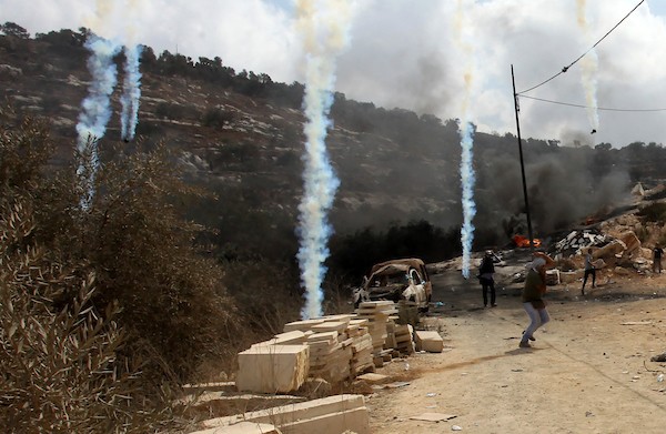    مواجهات بين المتظاهرين الفلسطينيين وقوات الاحتلال الإسرائيلي ضد توسع الاستيطان في بيتا