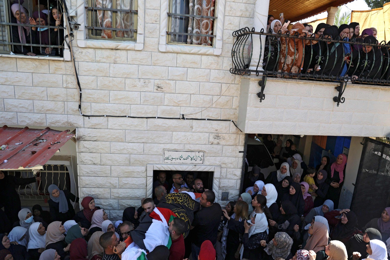 تشييع الشهيد صبح في جنين .. تصوير.. الفرنسية 7