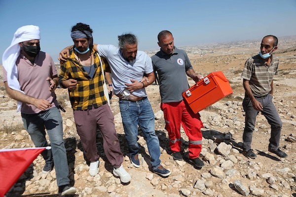 الجيش الإسرائيلي يقمع مسيرة نظمها نشطاء فلسطينيين وأجانب، ضد الاستيطان وقطع امدادات المياه على القرى الفلسطينية في الخليل