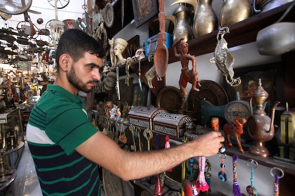 محل أنتيكة في غزة يُحارب للحفاظ على التراث الفلسطيني 12