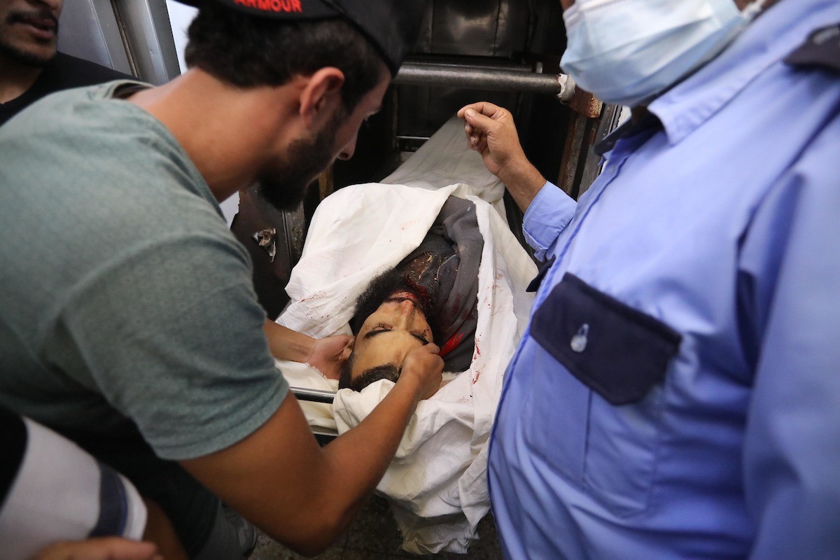 جثمان الصياد محمد ابو عمار الذي استشهدبرصاص قوات الاحتلال وسط قطاع غزة