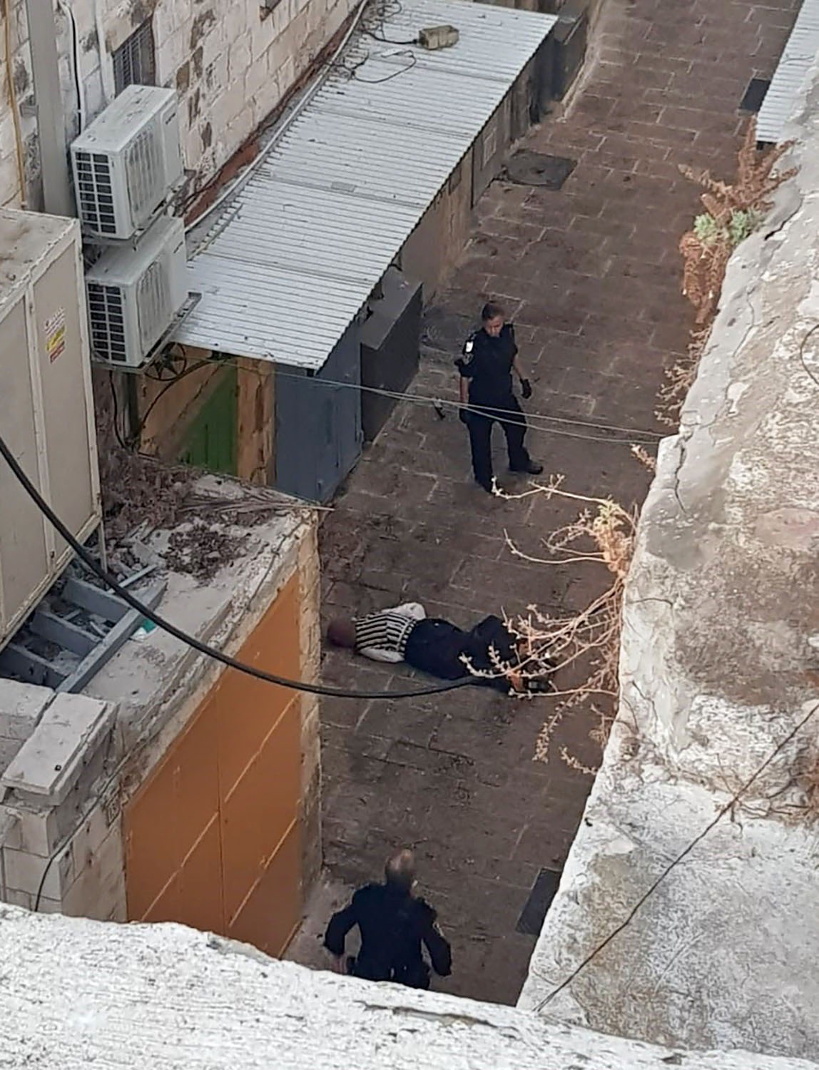 الشهيدة إسراء خزيمية بعد إعدامها في القدس هذا الصباح .. تصوير .. الفرنسية