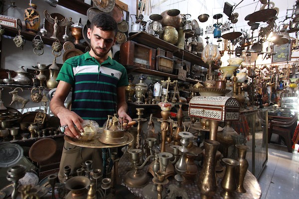 محل أنتيكة في غزة يُحارب للحفاظ على التراث الفلسطيني6