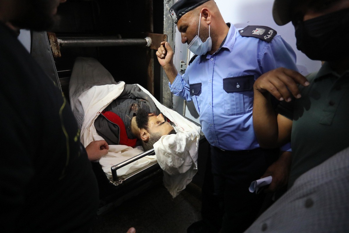 جثمان الصياد محمد ابو عمار الذي استشهدبرصاص قوات الاحتلال وسط قطاع غزة 1