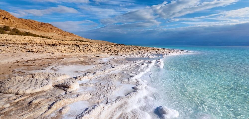 شواطئ البحر الميت الملحية