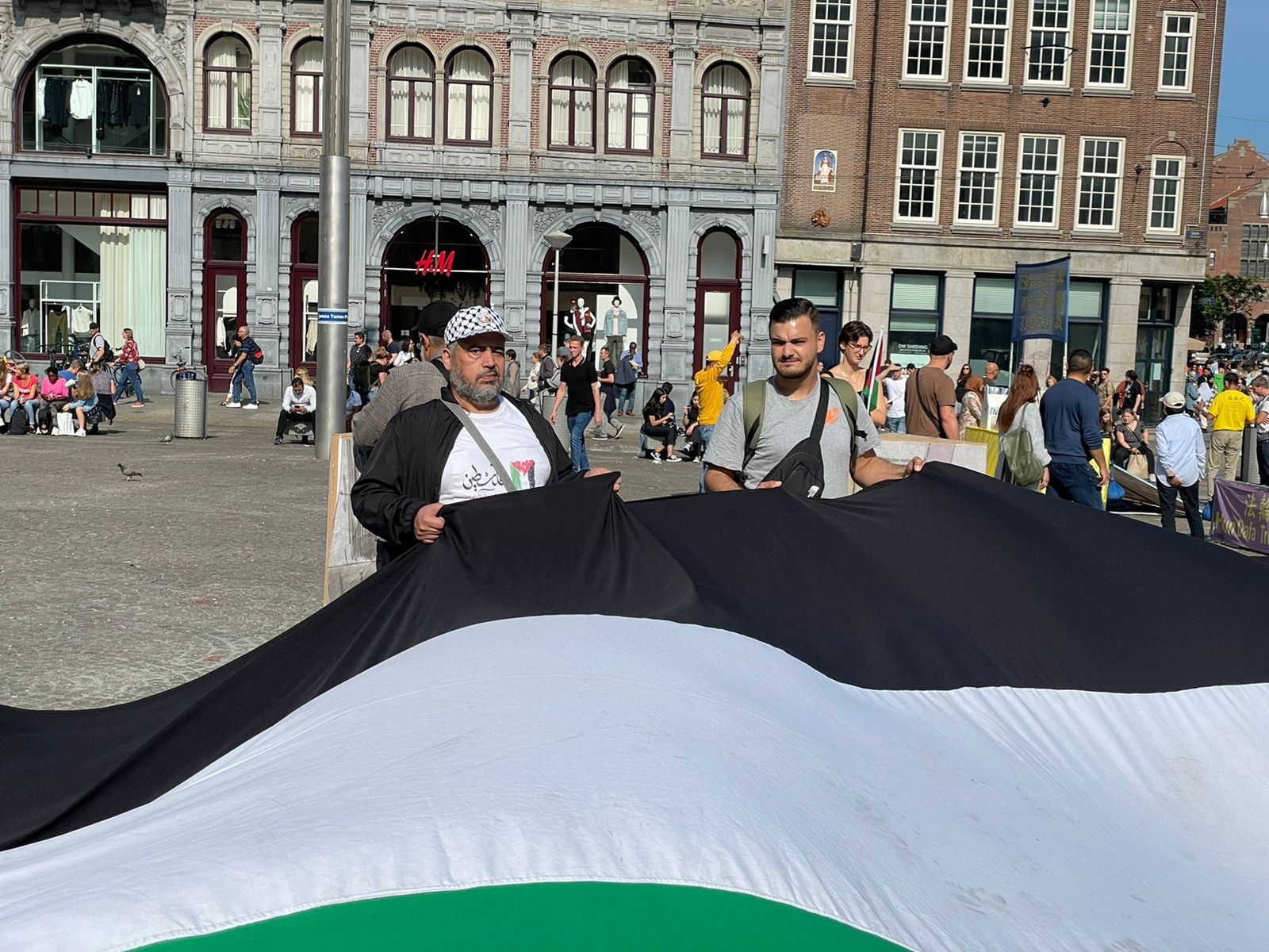 وقفة تضامنية مع الأسرى الفلسطينيين في مدينة (أمستردام) الهولندية1