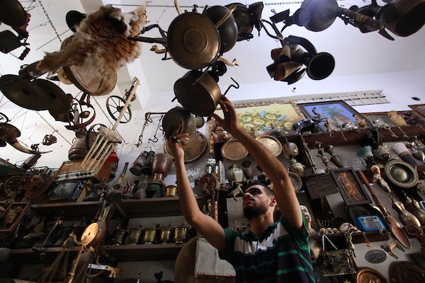 محل أنتيكة في غزة يُحارب للحفاظ على التراث الفلسطيني9