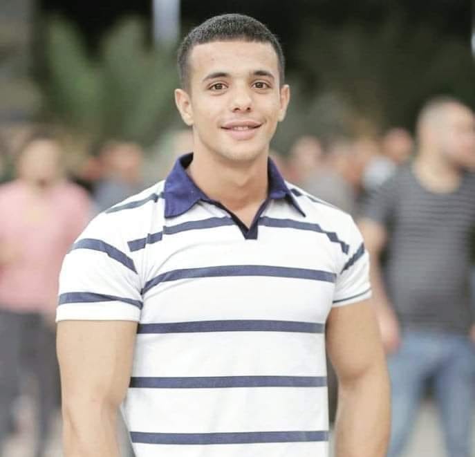 أسامة ياسر صبح (22 عاما)، متأثرا باصابته برصاص الاحتلال في بلدة برقين الشهيد