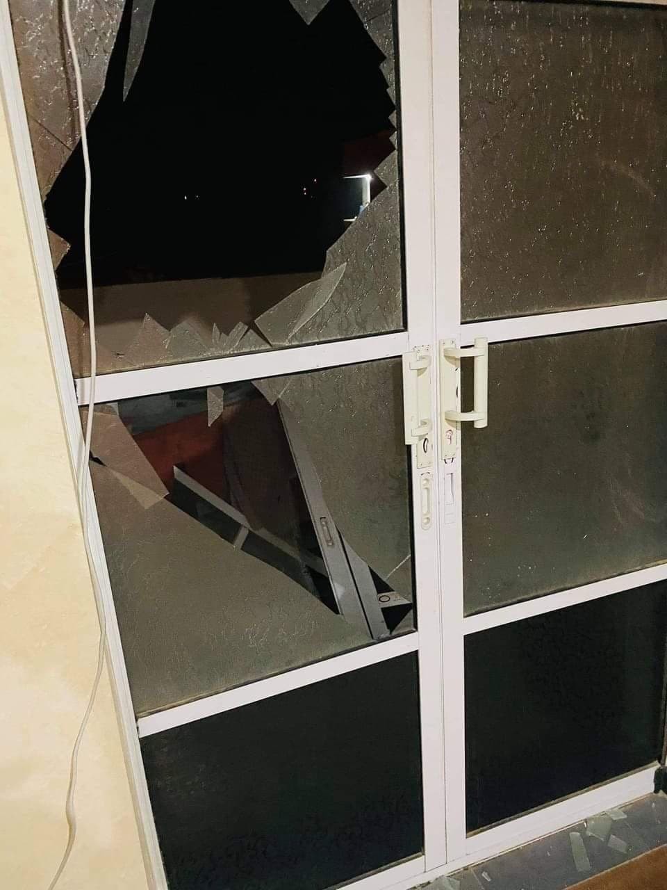 أضرار أصابت منازل المواطنين جراء الغارات الاسرائيلية العنيفة على مدينة رفح  11