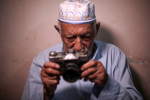 أقدم مصور فوتوغرافي في قطاع غزة حامد الهنداوي(5)