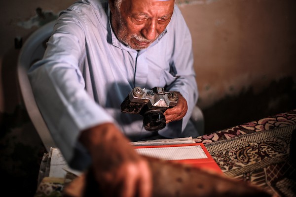 أقدم مصور فوتوغرافي في قطاع غزة حامد الهنداوي(4)