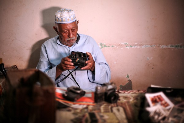 أقدم مصور فوتوغرافي في قطاع غزة حامد الهنداوي