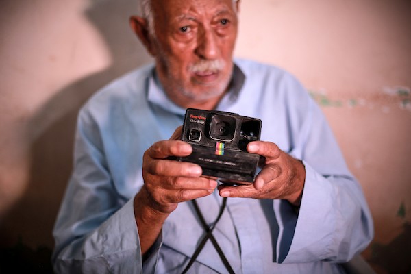 أقدم مصور فوتوغرافي في قطاع غزة حامد الهنداوي(23)