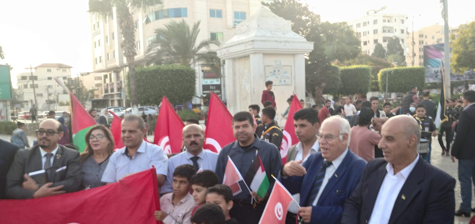 التجمع الفلسطيني للوطن و الشتات يشارك جمعية الأخوة الفلسطينية التونسية في وقفة خرجة العلم التونسي 6 2