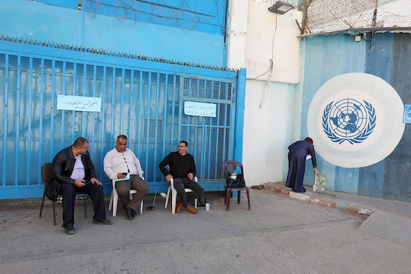    اغلاق مؤسسات الأونروا خلال اضراب احتجاجًا على عدم تلبية إدارتها لمطالب العاملين، في مدينة غزة