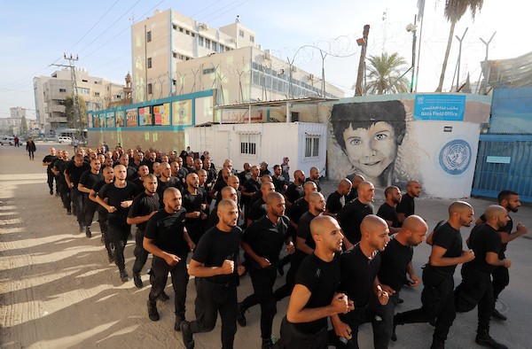    اغلاق مؤسسات الأونروا خلال اضراب احتجاجًا على عدم تلبية إدارتها لمطالب العاملين، في مدينة غزة