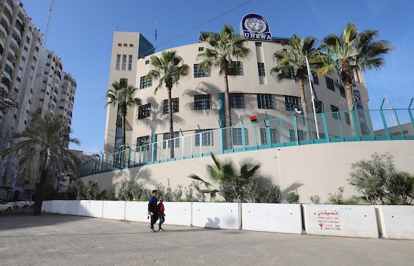    اغلاق مؤسسات الأونروا خلال اضراب احتجاجًا على عدم تلبية إدارتها لمطالب العاملين، في مدينة غزة