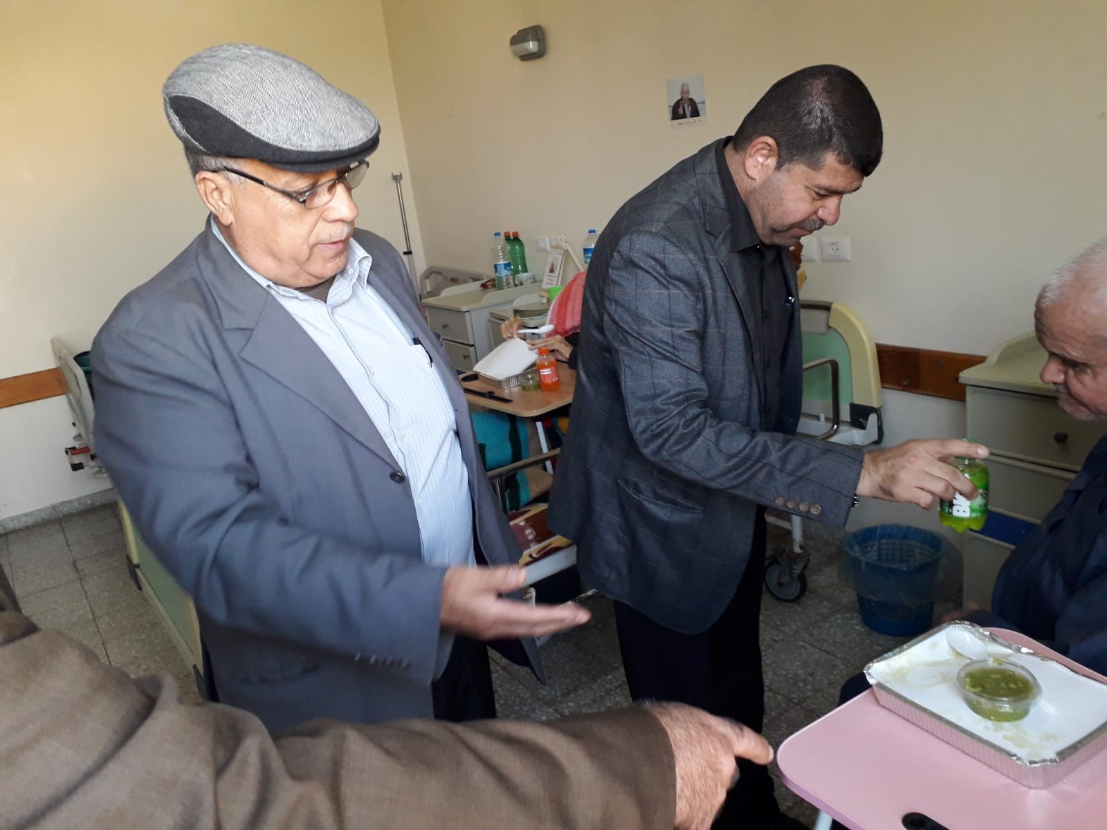 وفد التجمع الفلسطيني للوطن و الشتات يقدم وجبات غذائية لمركز الوفاء لرعاية المسنين 2