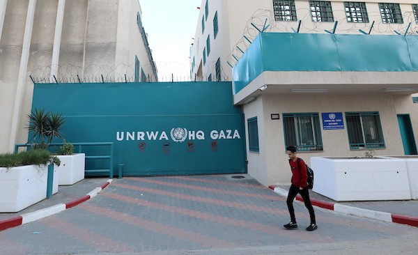    اغلاق مؤسسات الأونروا خلال اضراب احتجاجًا على عدم تلبية إدارتها لمطالب العاملين، في مدينة غزة(3)