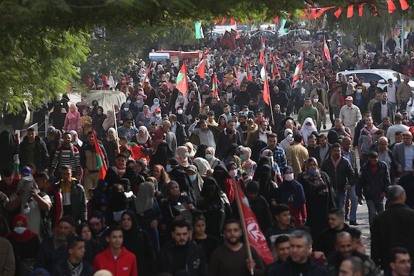  أنصار الجبهة الشعبية لتحرير فلسطين يشاركون في مسيرة بمناسبة الذكرى 54 لتأسيسها في مدينة غزة