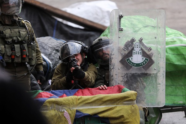 مواجهات بين المتظاهرين وجنود الاحتلال في الخليل