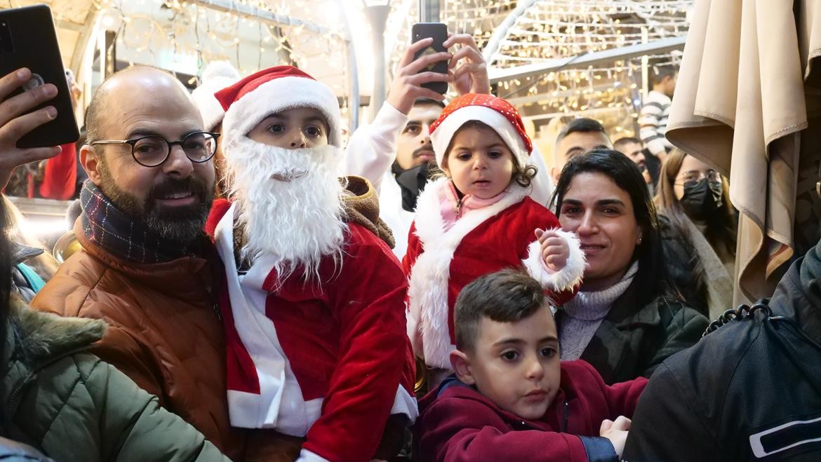 مسيرة في الناصرة احتفالا بعيد الميلاد المجيد.تصوير - وفا 