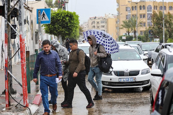 أجواء ماطرة في مدينة غزة خلال منخفض جوي 6