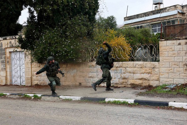  المواطنون الفلسطينيون يتصدون لاعتداءات المستوطنين الإسرائيليين في قرية برقة قرب مدينة نابلس(8)