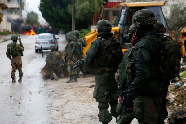  المواطنون الفلسطينيون يتصدون لاعتداءات المستوطنين الإسرائيليين في قرية برقة قرب مدينة نابلس