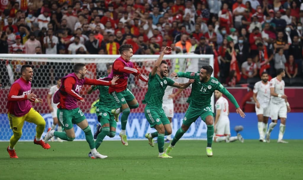 فرحة منتخب الجزائر بتسجيل الهدف الأول في مرمى تونس  4