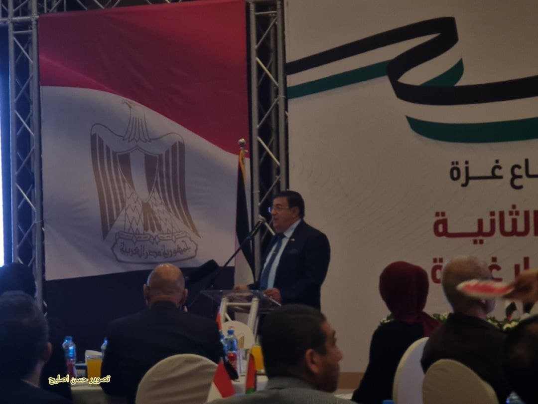 الوفد الهندسي المصري يوقع عقد تطوير كورنيش بحر شمالي مدينة غزة؛ مع المقاول الفلسطيني، الذي رسا عليه العطاء. 4