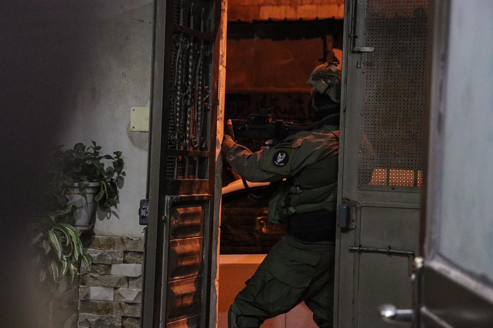 صور نشرها الجيش الاسرائيلي لعمليات اعتقال نشطاء الكتلة الاسلامية