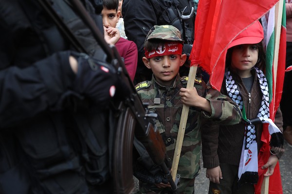  أنصار الجبهة الشعبية لتحرير فلسطين يشاركون في مسيرة بمناسبة الذكرى 54 لتأسيسها في مدينة غزة