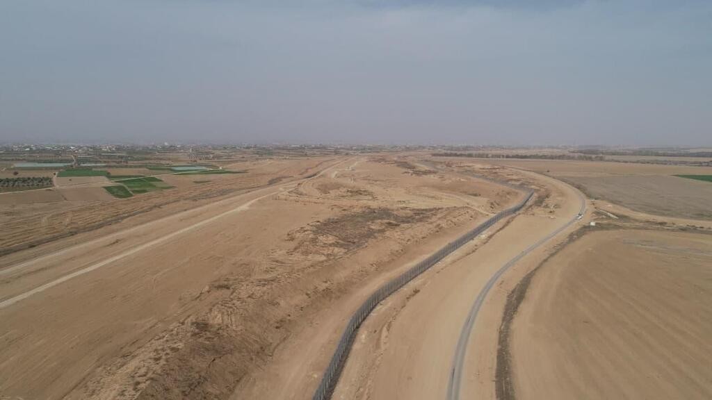 الجيش الاسرائيلي يحتفل الجدار العائق على الحدود البرية والبحرية لقطاع غزة  5