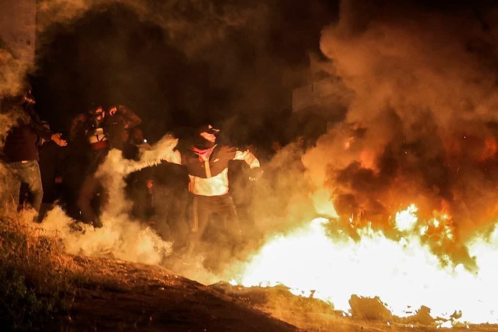 المواجهات العنيفة بين الشبان وقوات الاحتلال في قرية برقة شمال غرب نابلس 3