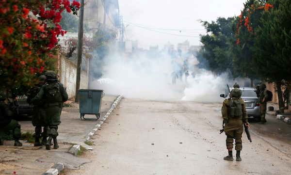  المواطنون الفلسطينيون يتصدون لاعتداءات المستوطنين الإسرائيليين في قرية برقة قرب مدينة نابلس(9)