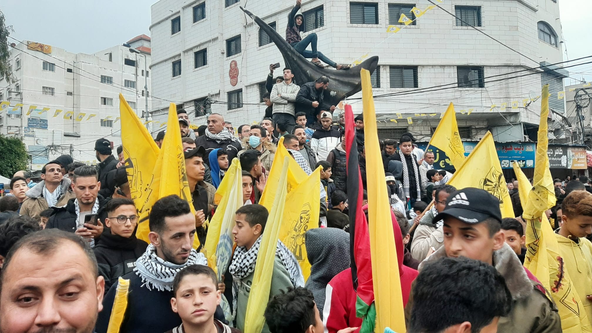 الاحتفال المركزي لايقاد شعلة انطلاقة حركة فنح في غزة بميدان فلسطين 45