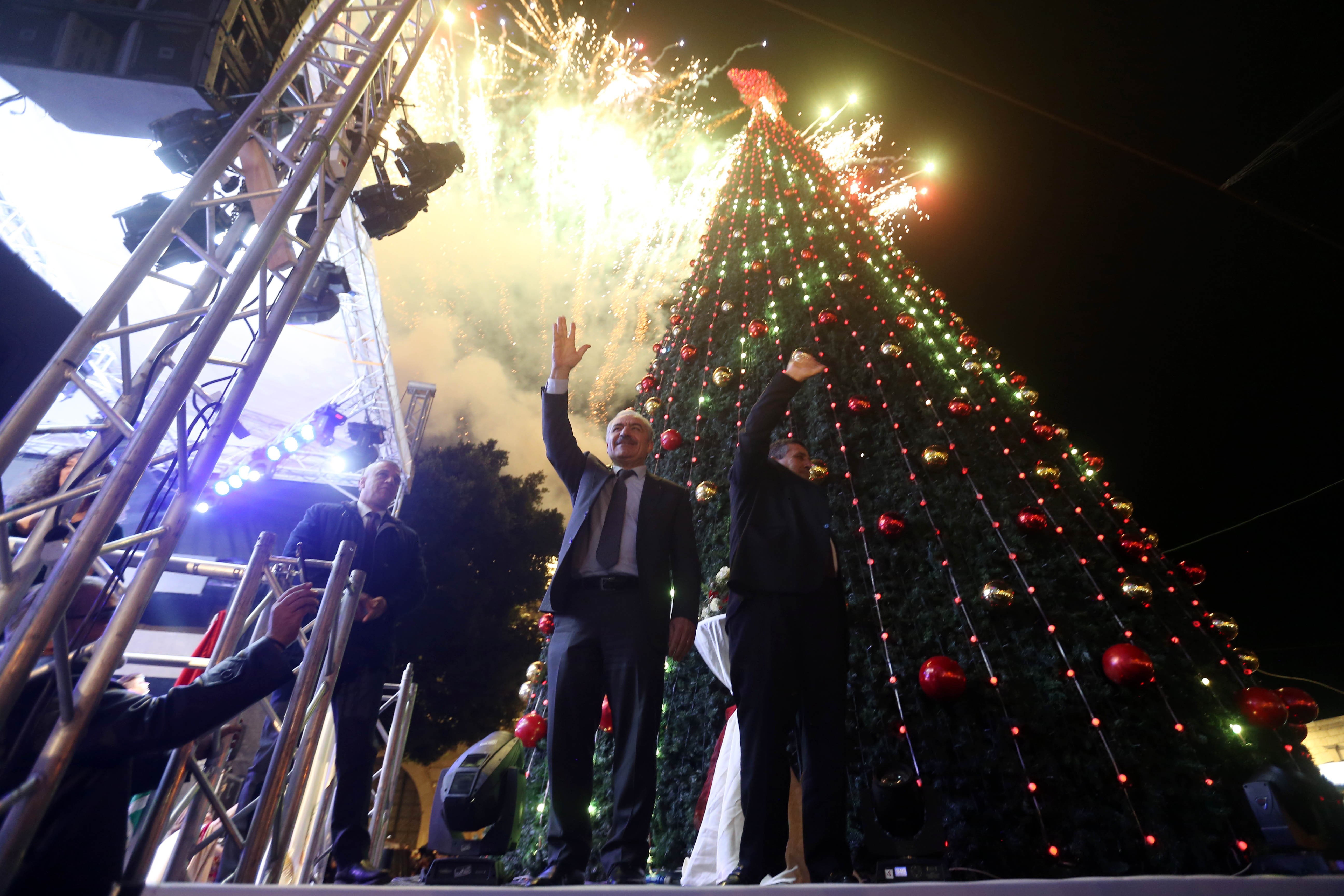 اضاءة شجرة الميلاد في ساحة كنيسة المهد 2