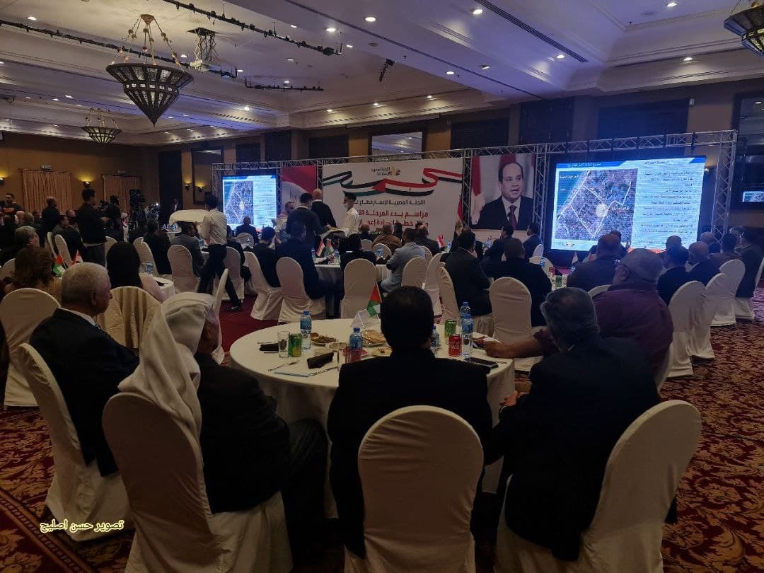 الوفد الهندسي المصري يوقع عقد تطوير كورنيش بحر شمالي مدينة غزة؛ مع المقاول الفلسطيني، الذي رسا عليه العطاء. 5